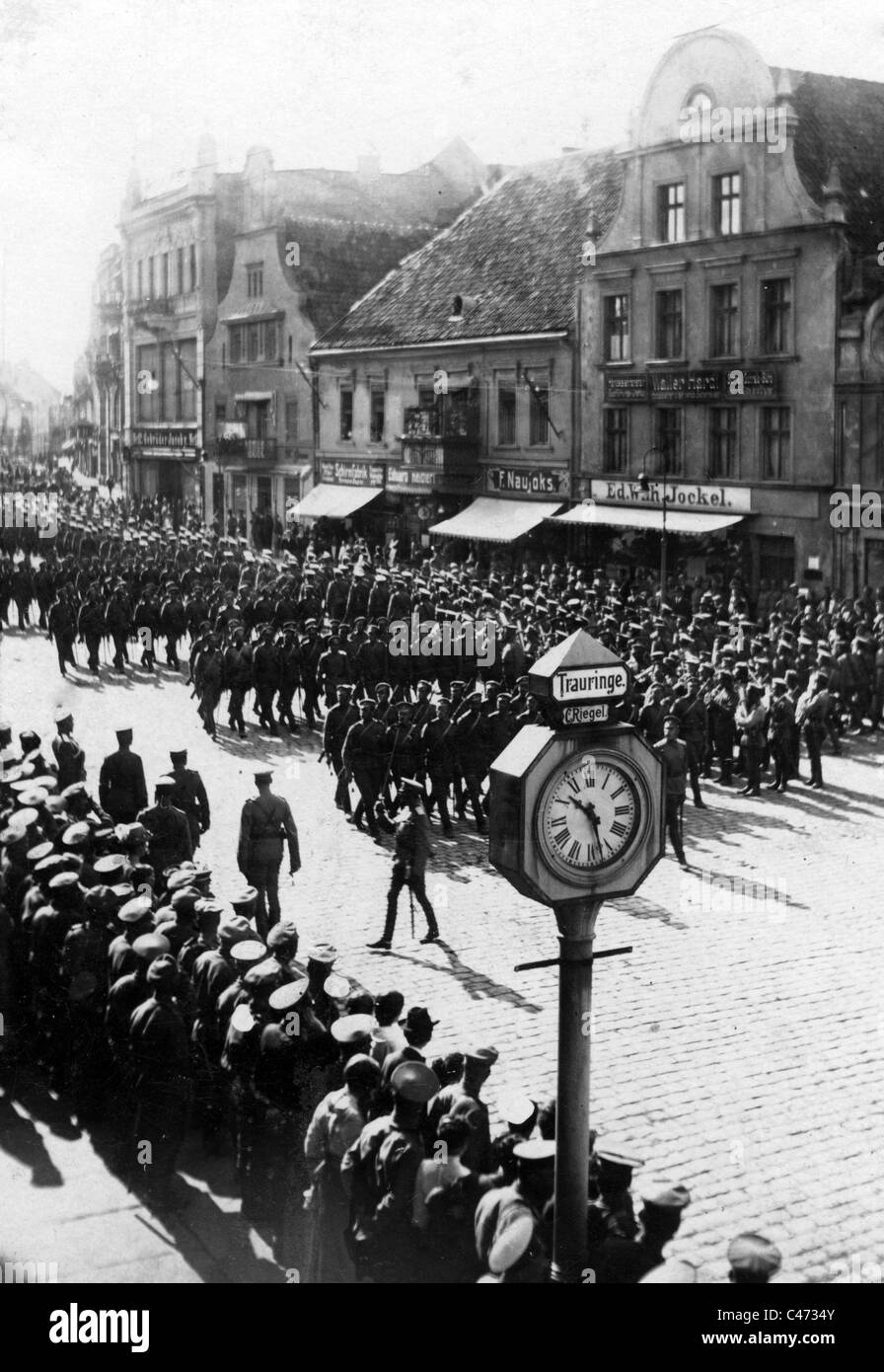 Défilé des troupes russes à Insterburg, 1914 Banque D'Images