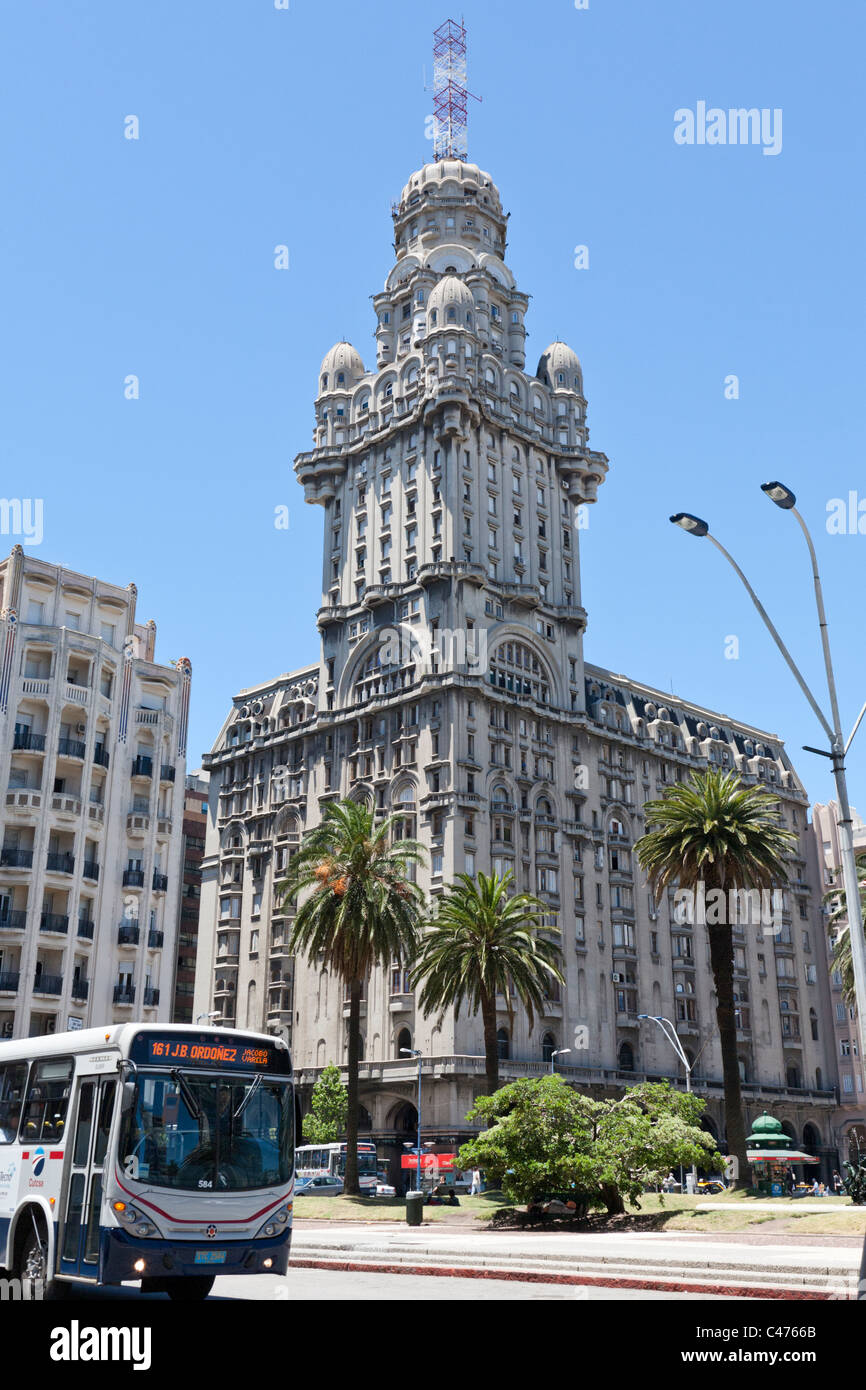 Palacio Salvo, Plaza de la Independencia, Montevideo, Uruguay. Banque D'Images