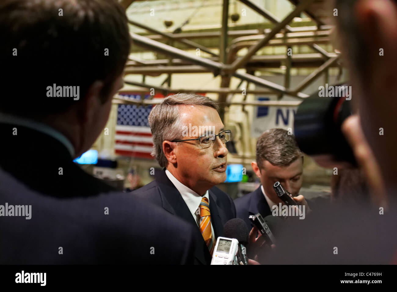 Trésorier australien et vice-premier ministre Wayne Swan, lors d'une visite à la Bourse de New York pour rencontrer les dirigeants d'entreprise Banque D'Images