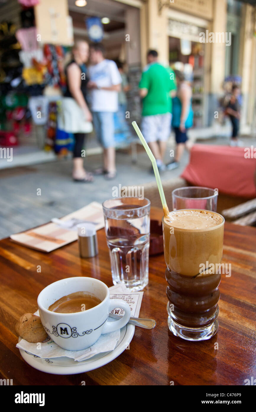 Café et frappe à Athènes Grèce Banque D'Images