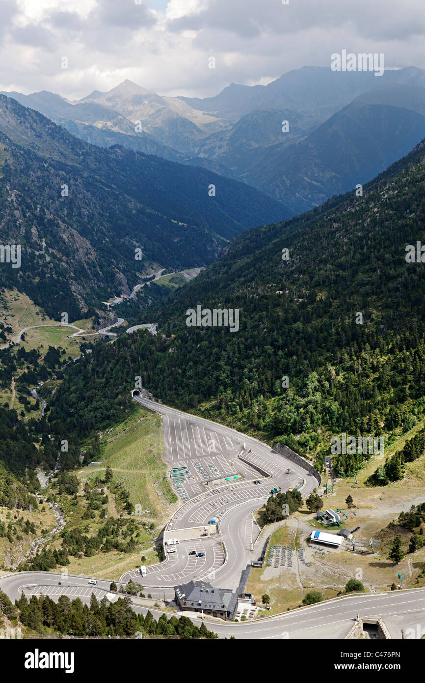 Parking pour l'hiver ski resort en été la vallée de l'Andorre Arcalis Banque D'Images