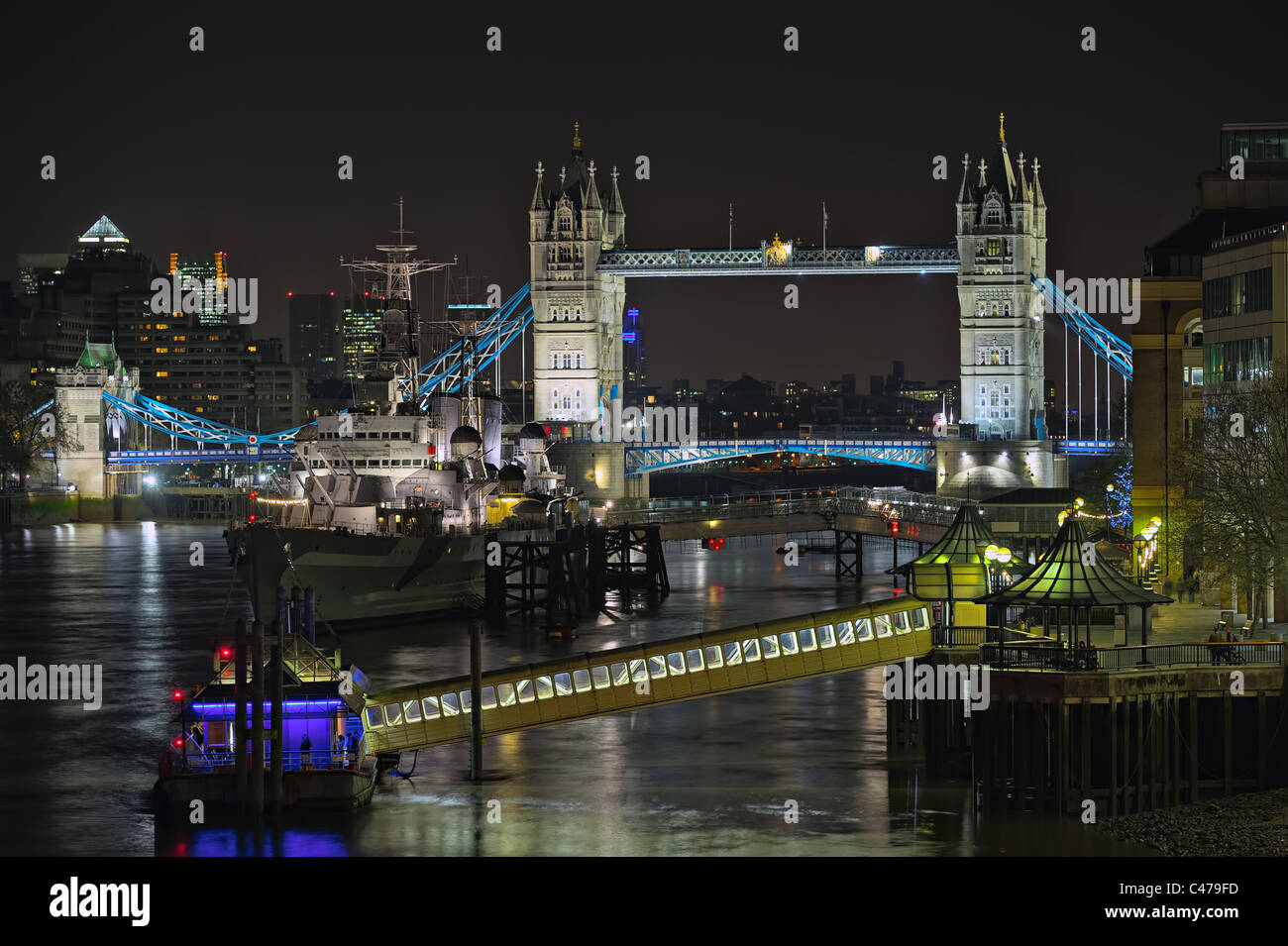 La piscine de Londres, Tamise, England, UK, Europe, dans la nuit Banque D'Images