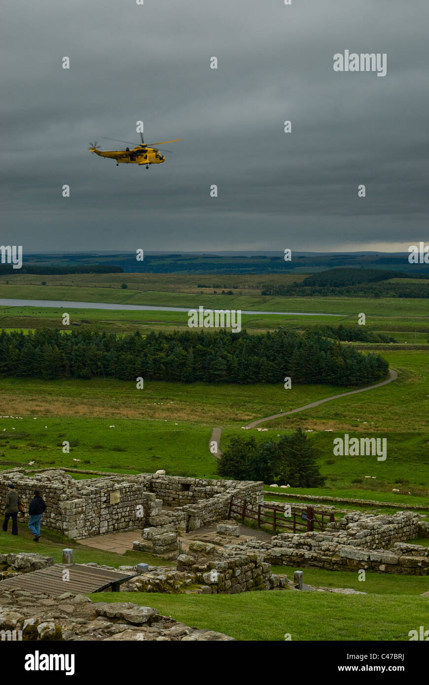 Sur le tour d'hélicoptère Fort Housesteads sur mur d'Hadrien, Northumberland Banque D'Images