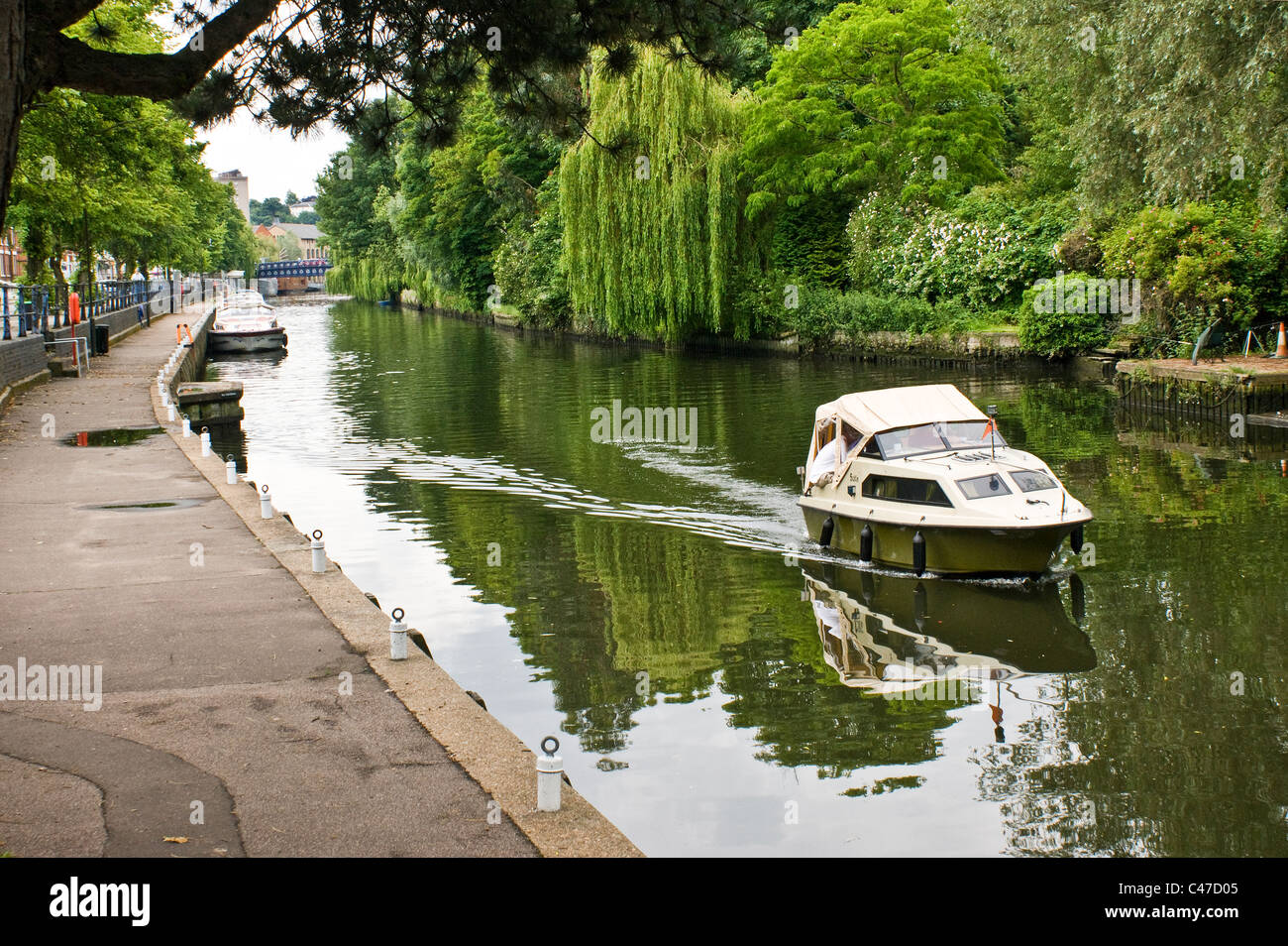 Bateaux de pique-nique sur les Norfolk Broads, rivière wensum Norwich Banque D'Images