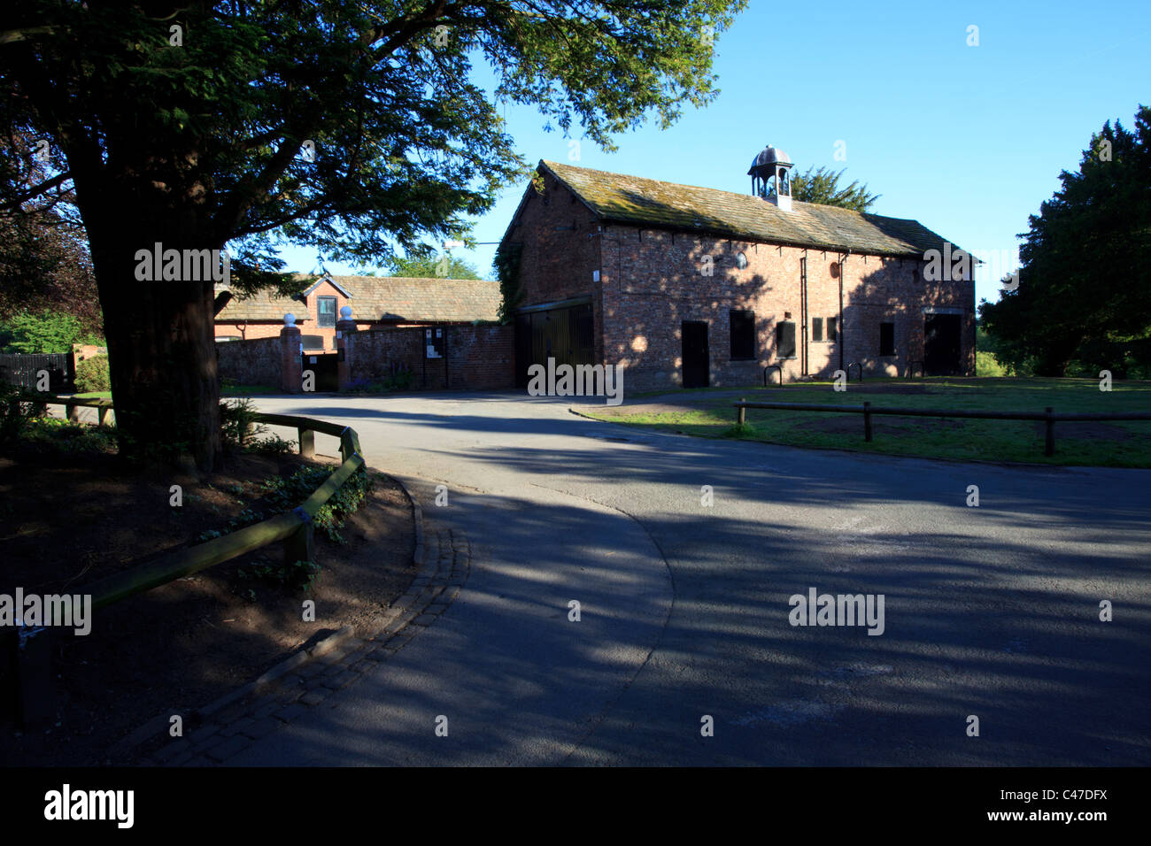 Tôt le matin, plus de Bramall Hall à Bramhall, Cheshire UK Banque D'Images