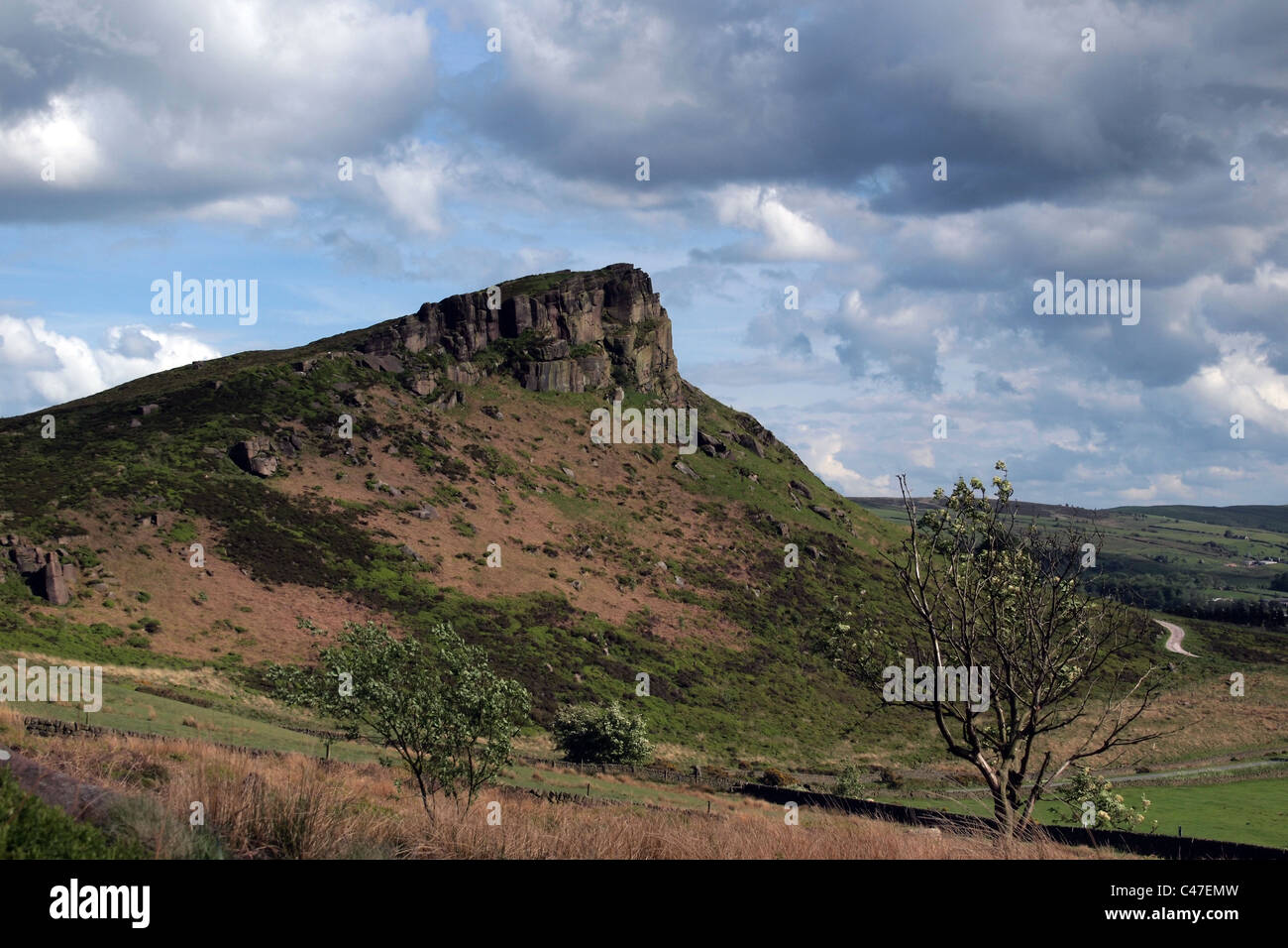 Hen Cloud dans les blattes, pierre meulière rocheux imprenable dans le Staffordshire Moorlands. Peak District. L'Angleterre, Grande-Bretagne Banque D'Images