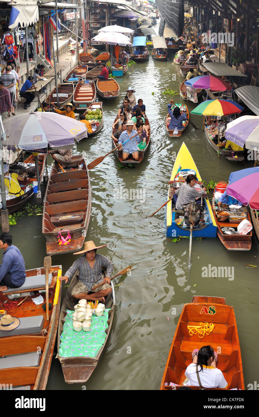 Les marchés flottants de Thaïlande Banque D'Images