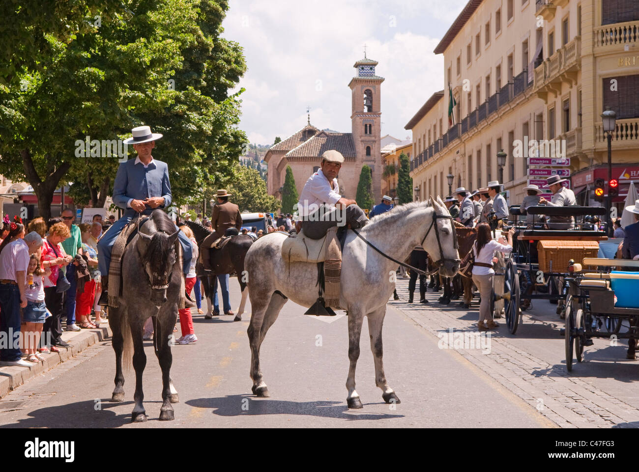 Chevaux et cavaliers à Grenade Espagne au cours d'une fiesta Banque D'Images