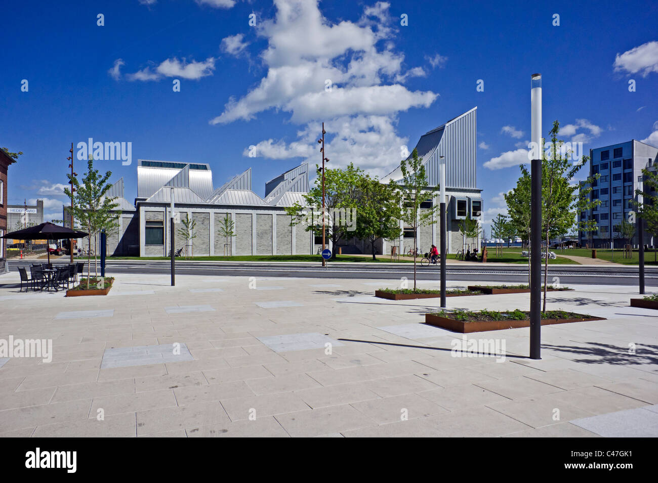 Vue depuis le sud de l'Utzon Center par le port d'Aalborg au Danemark. Banque D'Images