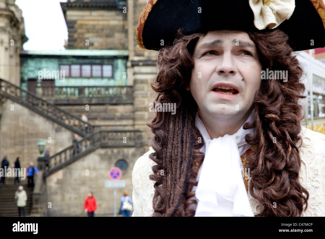 Photographie d'un acteur allemand dans les rues historiques de Dresde Banque D'Images