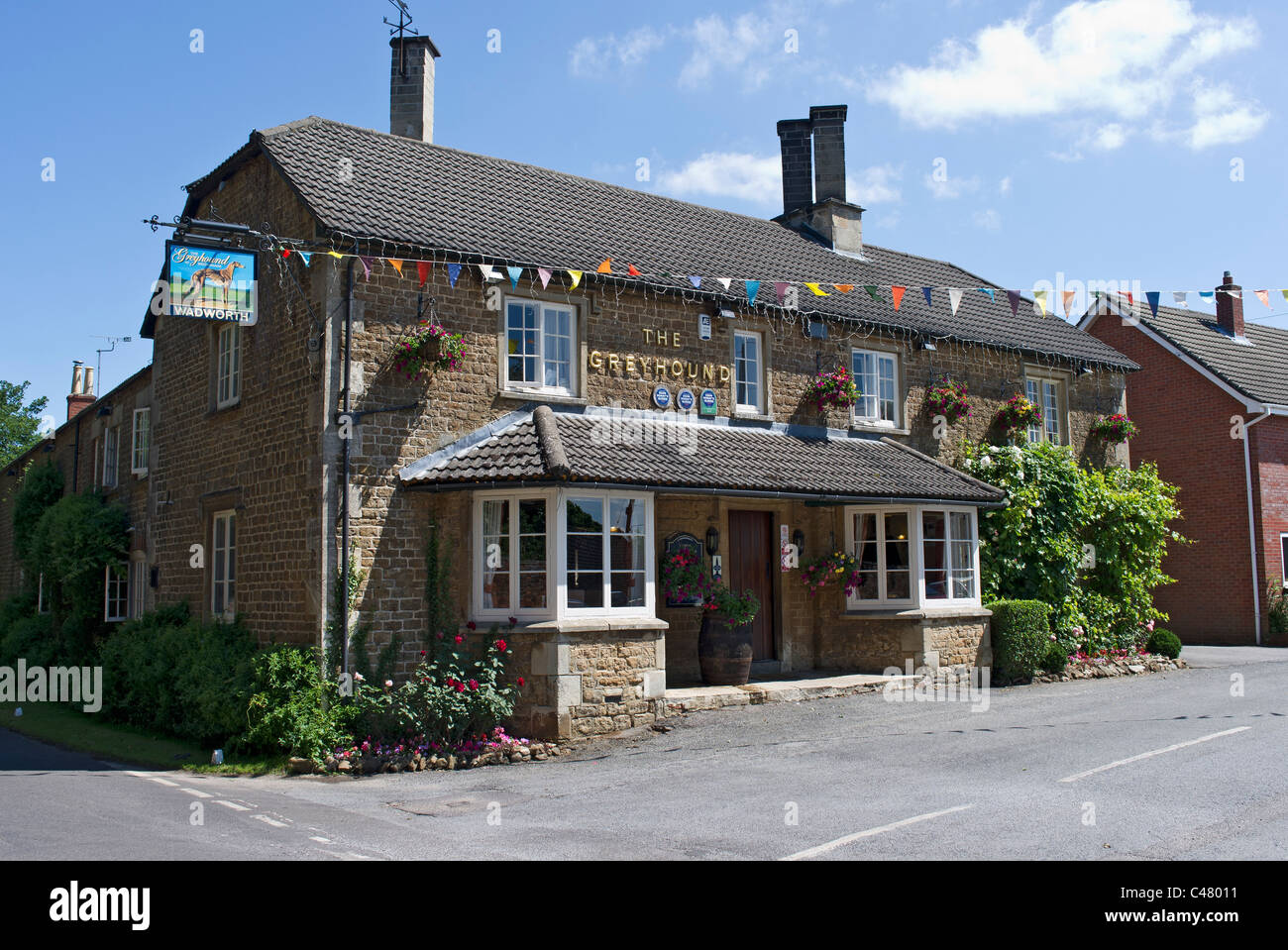 Le Greyhound Inn dans Bromham village Wiltshire UK Banque D'Images