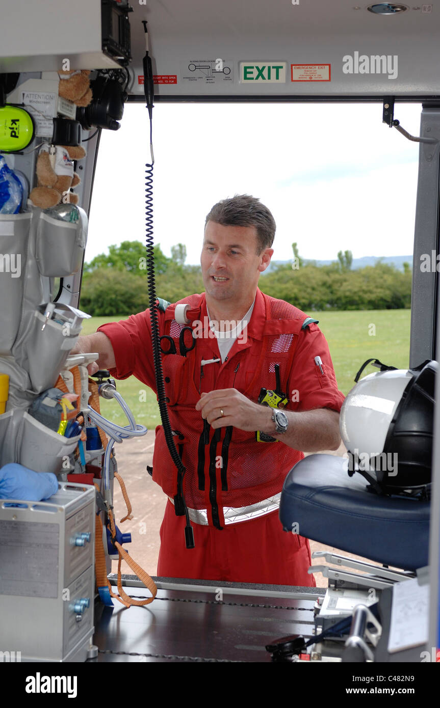 Devon Air Ambulance kit de contrôle de l'équipage en hélicoptère. Devon Banque D'Images