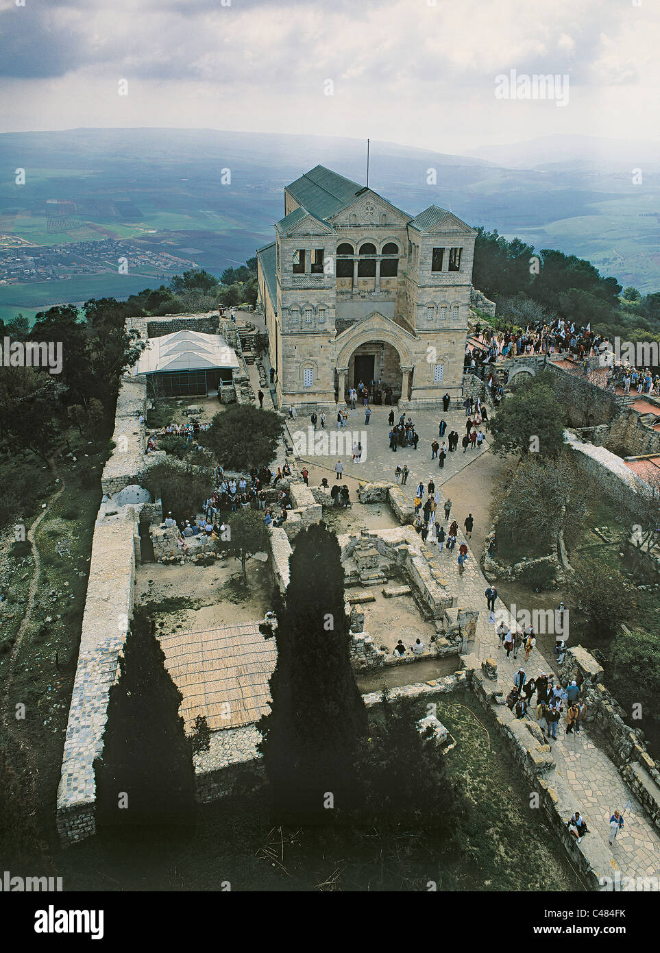 Photo aérienne de l'église de la Transfiguration sur le sommet du mont Tavor dans la basse Galilée Banque D'Images