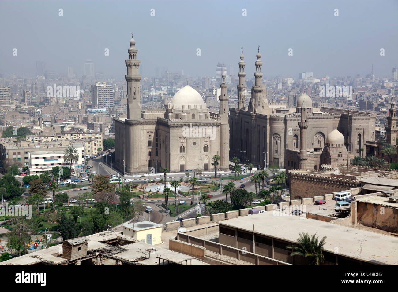 Sur les toits de la ville du Caire et Al Rifai Mosquée, Egypte Banque D'Images