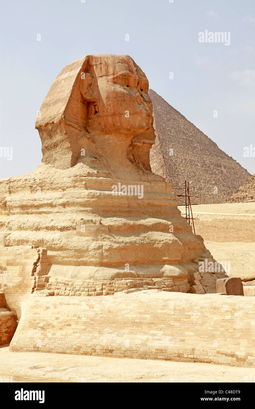 La grande pyramide de Khufu (CHEOPS) et le Sphinx de à les pyramides de Gizeh, Le Caire, Egypte Banque D'Images