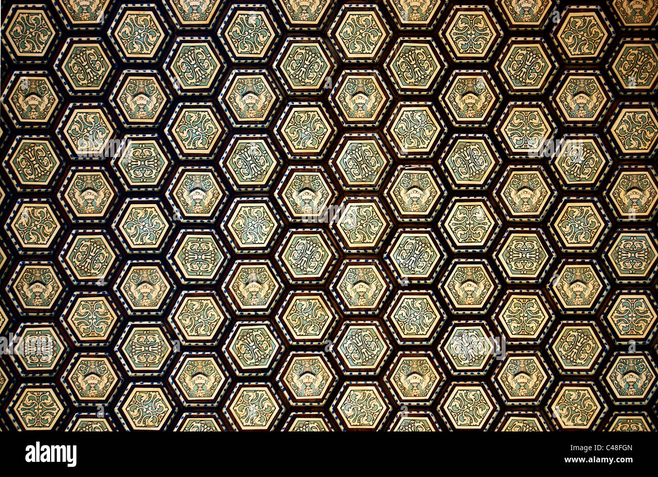 Détail du plafond de l'un des immeubles de la place d'Espagne à Séville (Séville) Banque D'Images