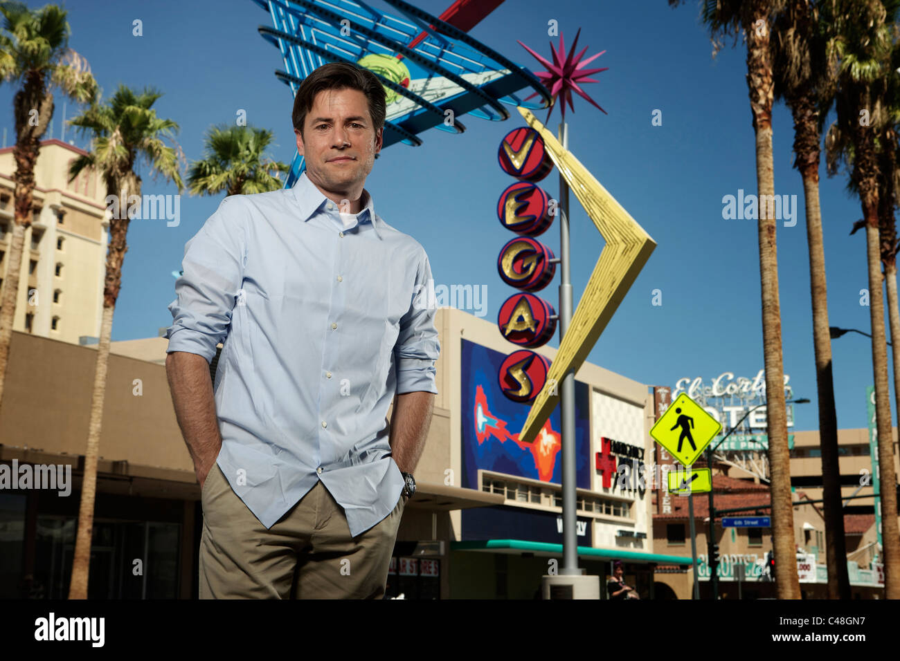 Auteur JR Moehringer photographié au centre-ville de Las Vegas, Nevada. Banque D'Images