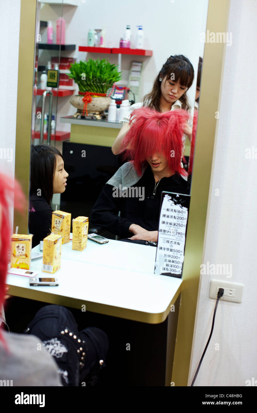 Un voyage à la coiffure d'une couleur et le style de Yonghe, Taipei, Taiwan, le 31 octobre 2010. Banque D'Images