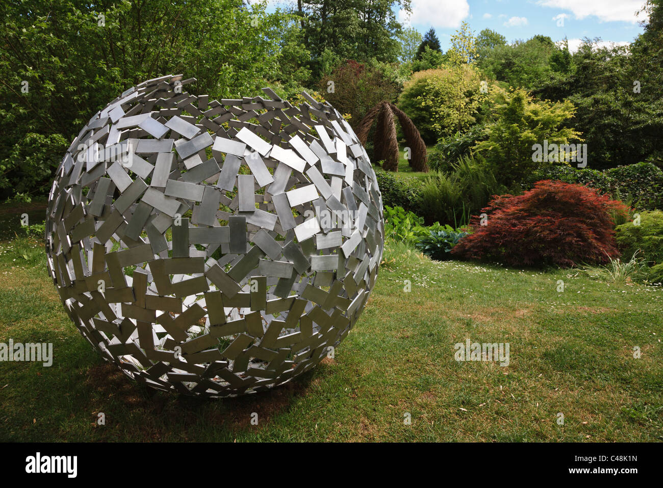 le-jardin-de-sculptures-contemporaines-burghley-house-pr-s-de