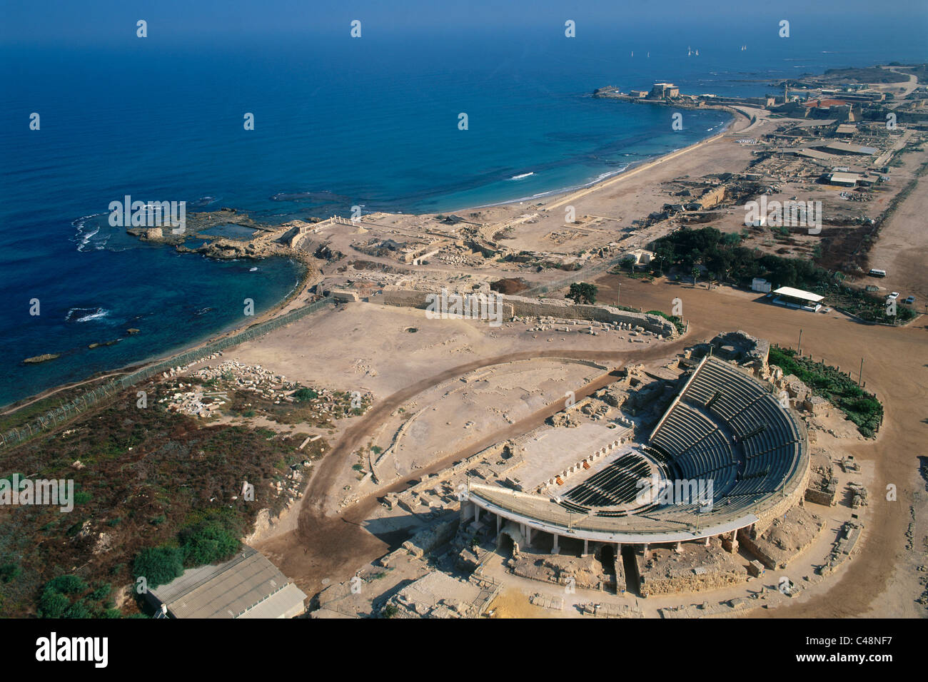 Photo aérienne de l'Amphithéâtre Romain de Césarée Banque D'Images