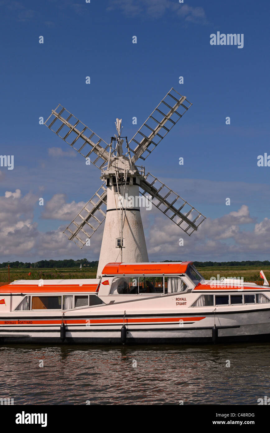 Thurne Drainage Mill, à côté de la rivière Thurne, Norfolk, Angleterre Royaume-Uni Banque D'Images
