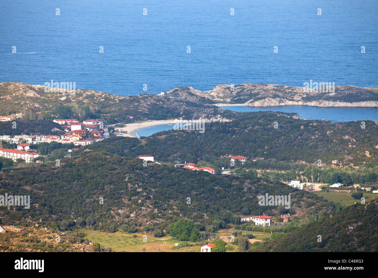 Birds Eye View de la côte et la plage de Kalamitsi, Sithonia, Halkidiki, Grèce Banque D'Images