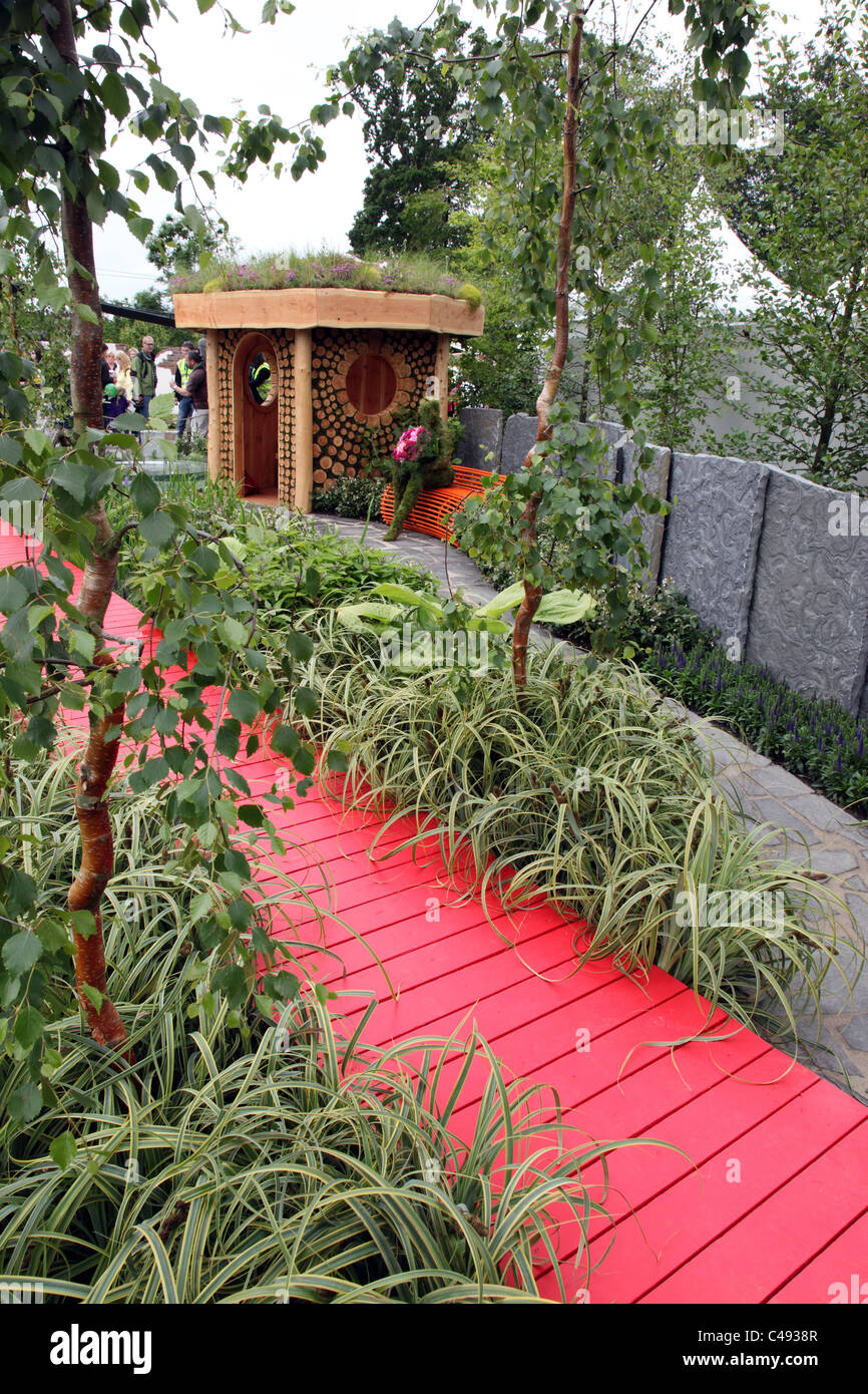 Promenade dans Growise rouge jardin, jardin afficher par Tim Austen pour Bloom Banque D'Images