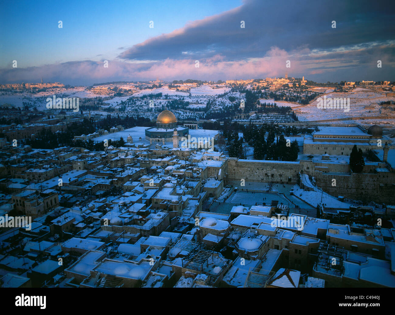 Photographie aérienne du mur occidental et le mont du Temple à Jérusalem après la neige Banque D'Images