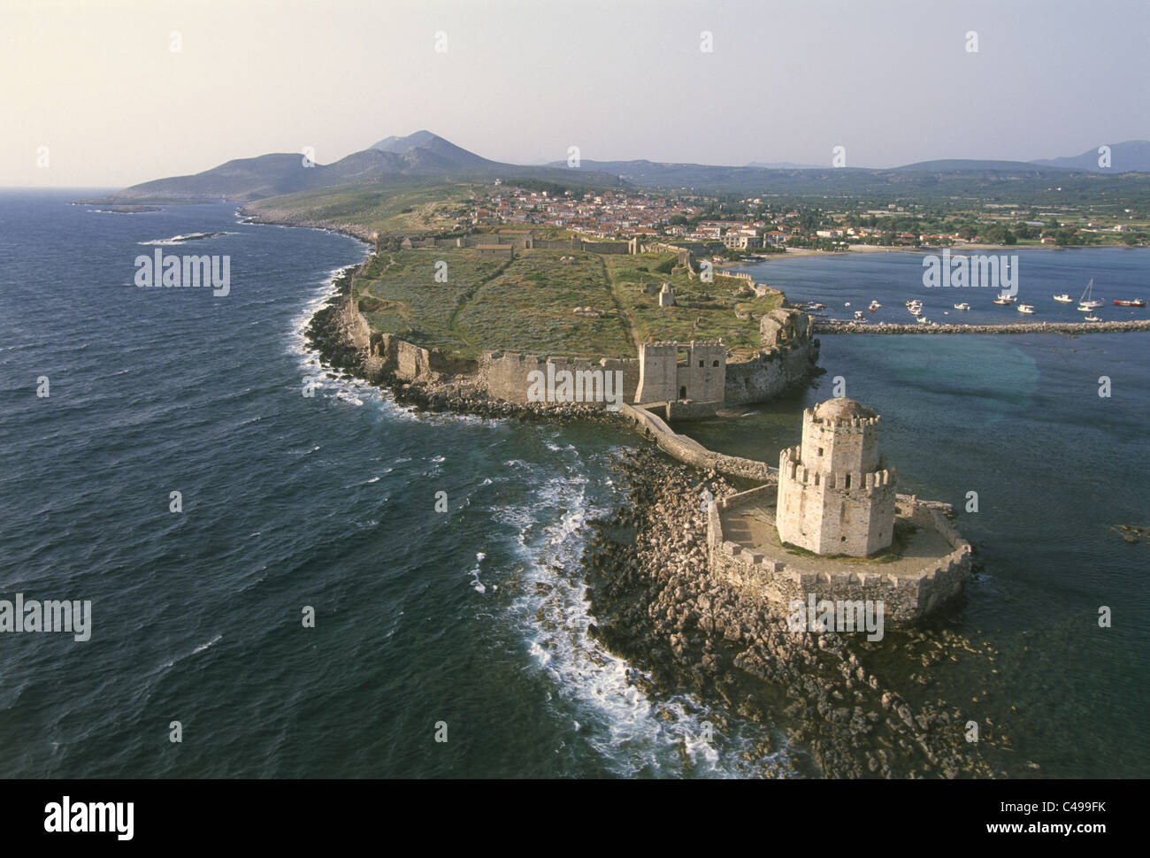 Photographie aérienne de la forteresse vénitienne sur l'île grecque de Methoni Banque D'Images