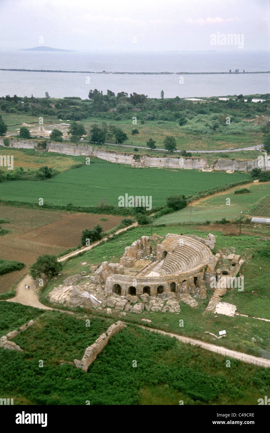 Photo aérienne de l'ancien théâtre grec De Nicopolis Banque D'Images
