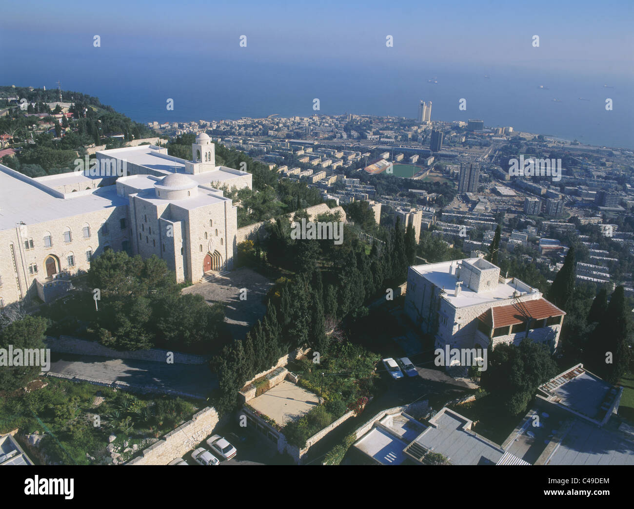 Vue aérienne de la ville de Haïfa du monastère de Stella Mare sur le mont Carmel Banque D'Images