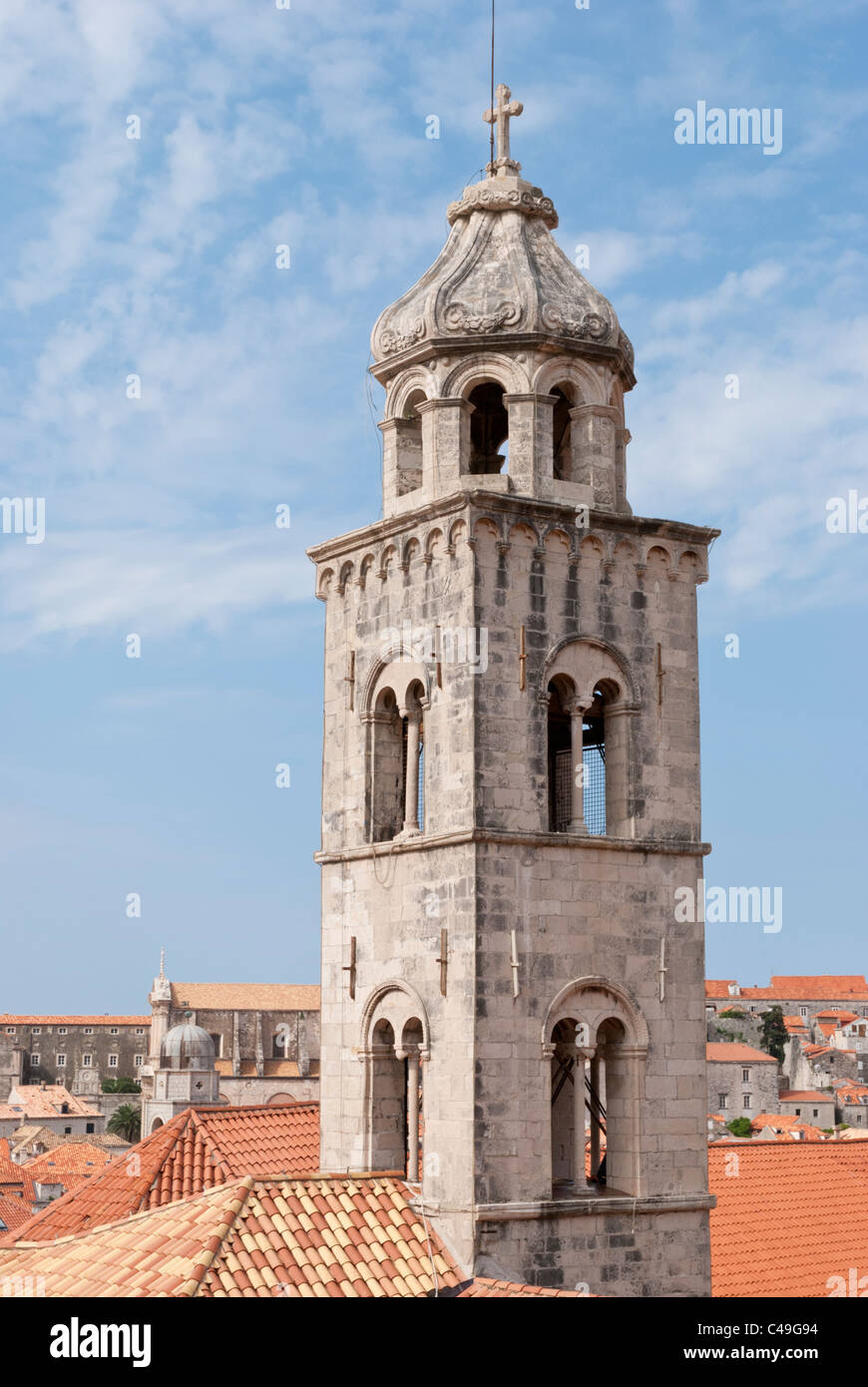 Le clocher de la vieille ville Monasteryin Dominicaine, Dubrovnik, Croatie, vue de l'enceinte de la ville Banque D'Images