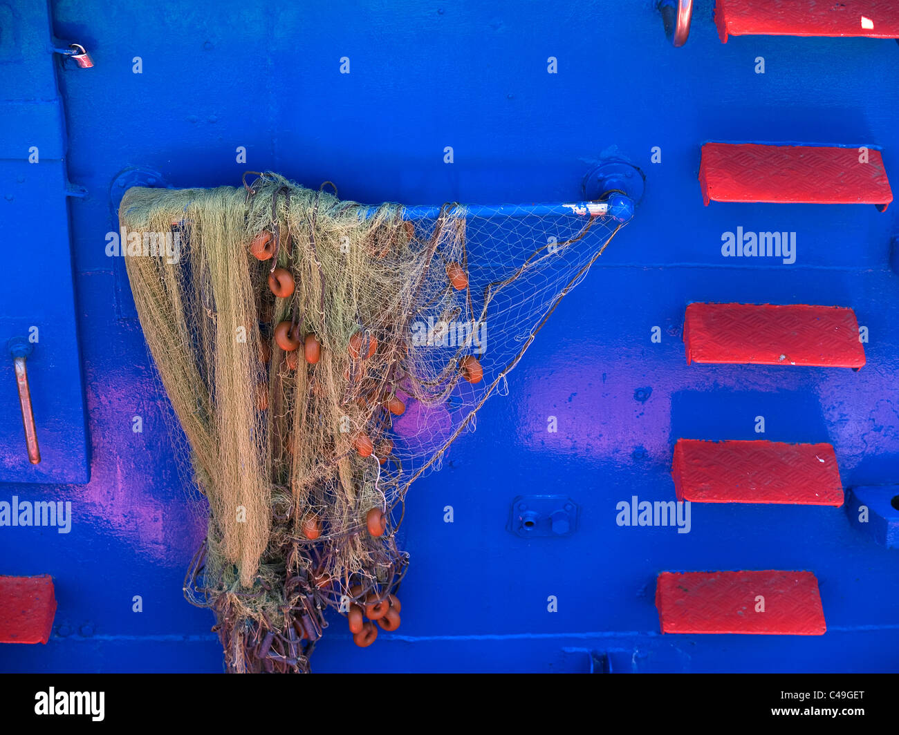 Photo horizontale des engins de pêche dans un bateau de pêche au thon. Banque D'Images