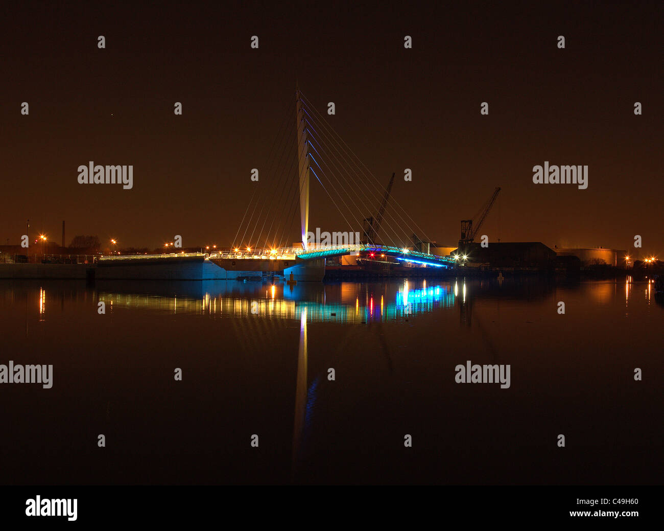 Passerelle Media City de nuit. Salford Angleterre. Banque D'Images