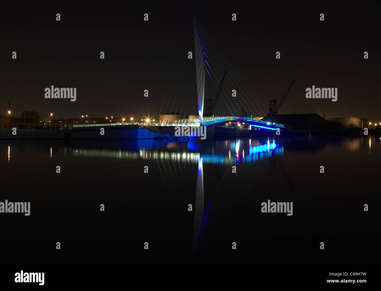 Passerelle Media City de nuit. Salford Angleterre. Banque D'Images