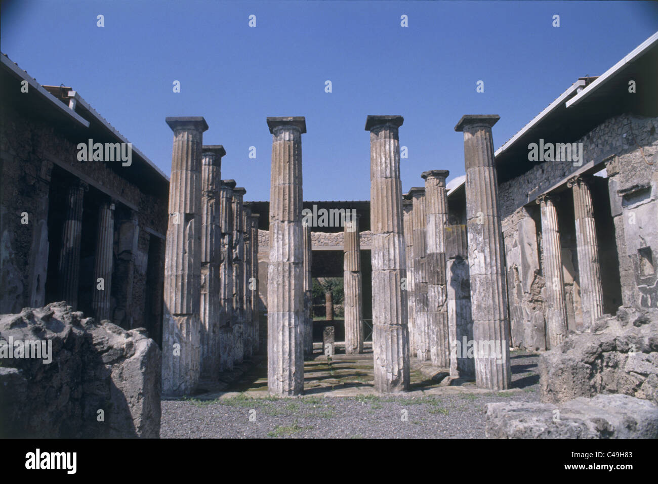 Photo de les ruines d'un ancien temple romain en Italie Banque D'Images