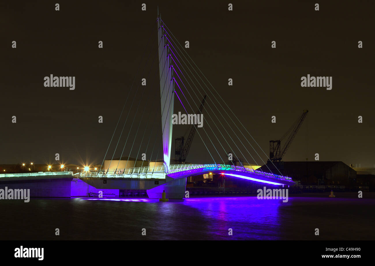 Passerelle Media City de nuit. Salford Angleterre. Banque D'Images