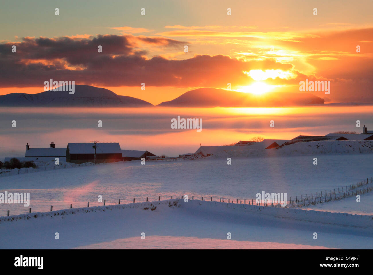 Coucher du soleil d'hiver, îles Orkney Banque D'Images