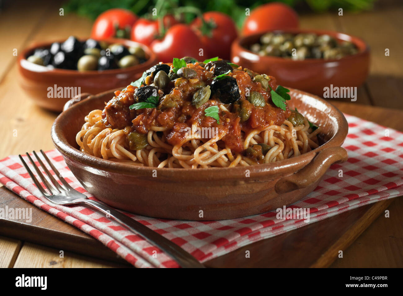 Cuisine italienne Spaghetti alla puttanesca Banque D'Images
