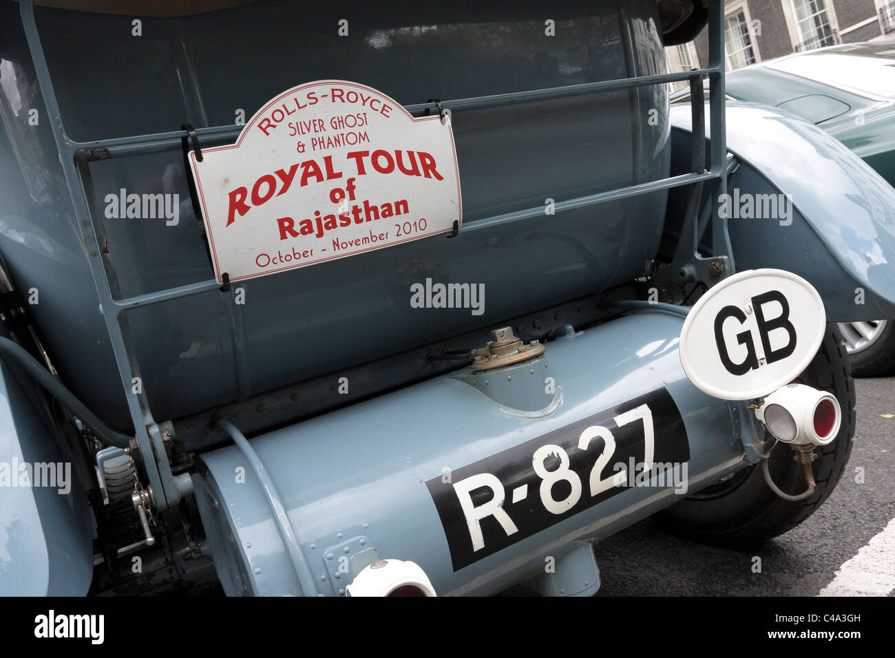 L'aspect arrière et légèrement incliné sur la James Radley Rolls-Royce Silver Ghost , vue sur St James Square à Londres. Banque D'Images