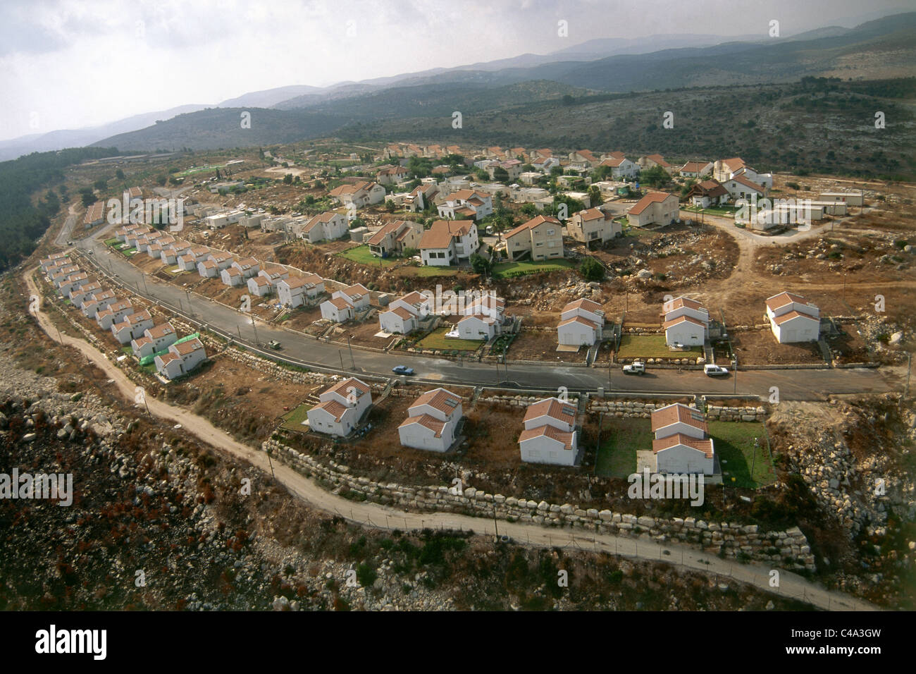 Photo aérienne de la colonie israélienne de Mevo Dotan en Cisjordanie Banque D'Images