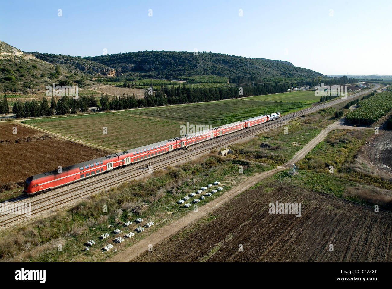 Photographie aérienne d'un train dans le Sharon Banque D'Images