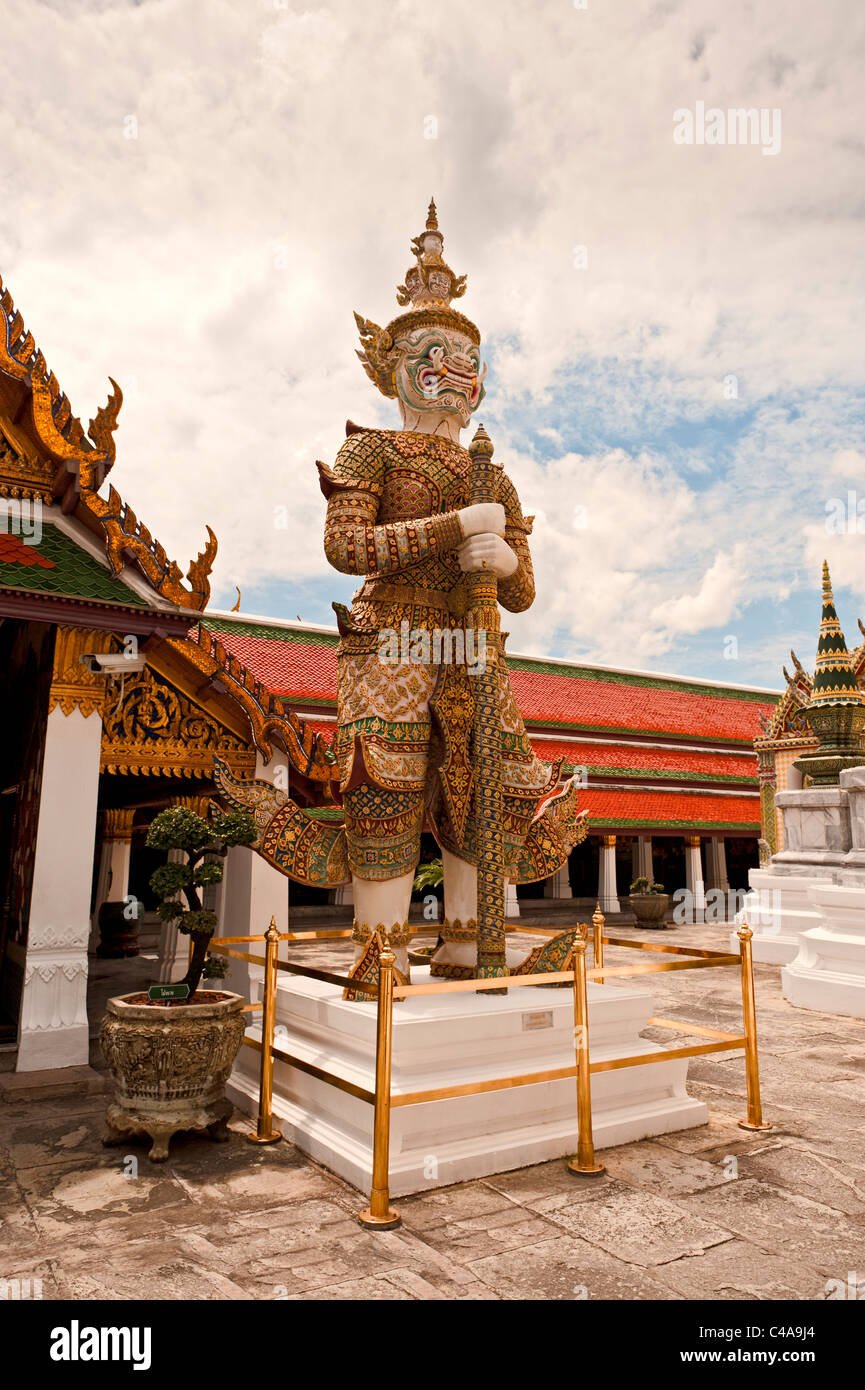 Guardian statue géante de la garde. Le Palais des Rois, Bangkok. Thaïlande Banque D'Images