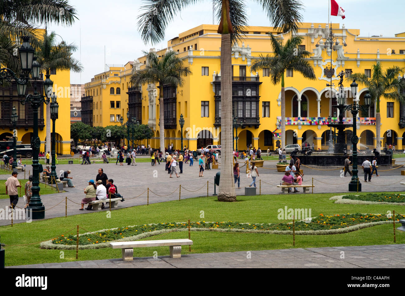 Palais municipal à la Plaza Mayor et la Plaza de Armas de Lima, Pérou. Banque D'Images