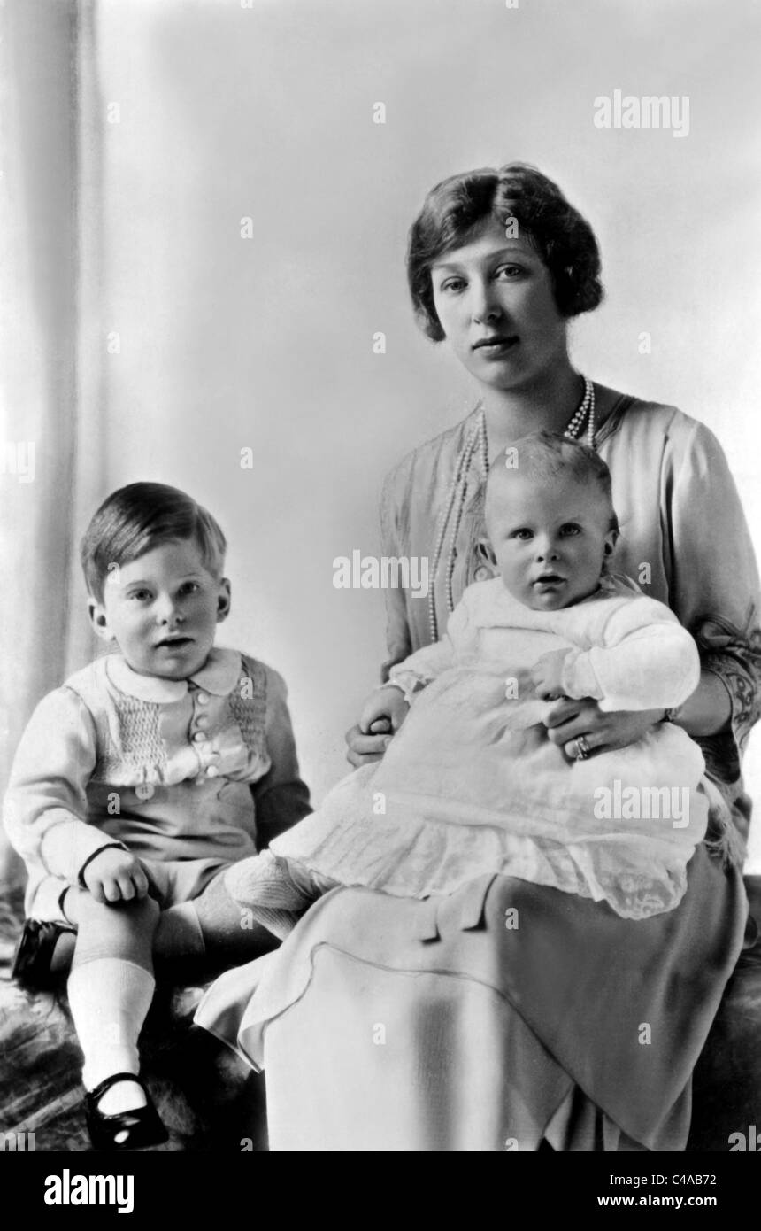 GEORGE LASCELLES PRINCESS MARY & GERALD LASCELLES Famille royale le 01 octobre 1924 Banque D'Images