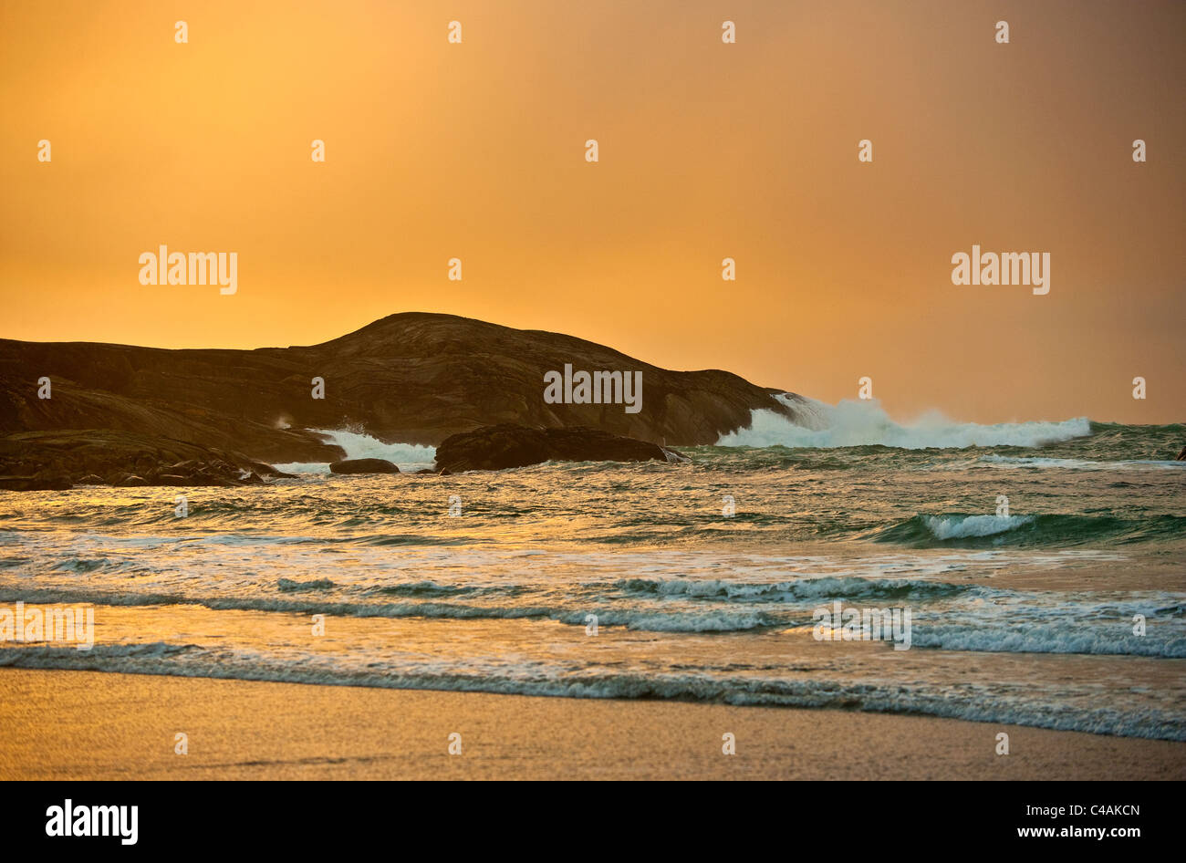 Vigdelstranden beach. Les vagues s'écraser sur les rochers. Rogaland, Banque D'Images