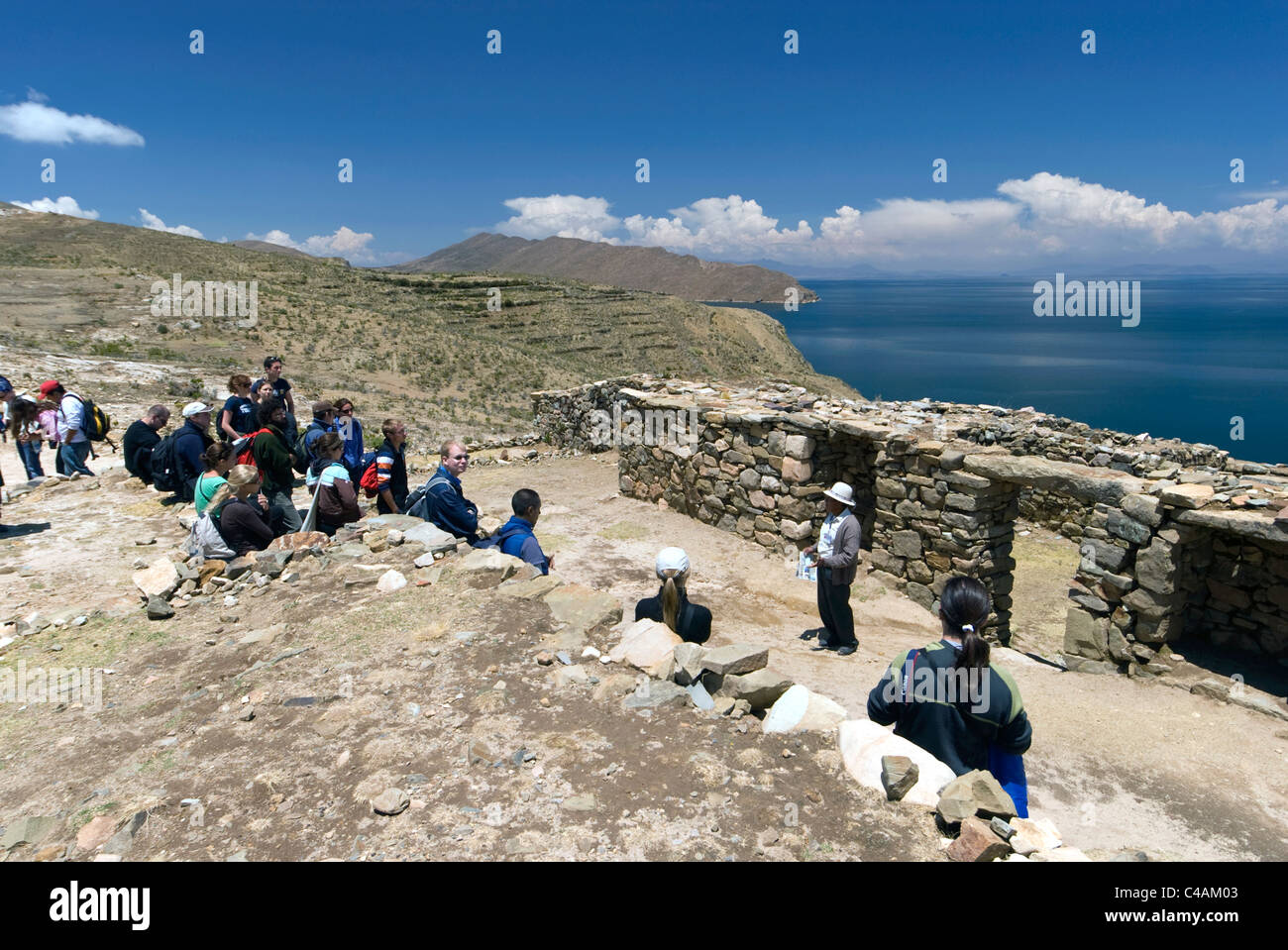 Ruines de Chincana, 15ème-16ème c, Palacio del Inca avec le lac Titicaca. Banque D'Images