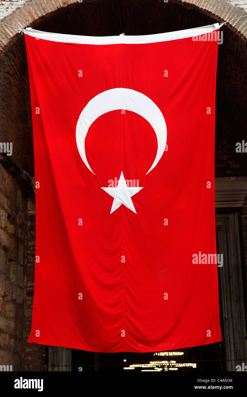 Red drapeau turc à Istanbul, Turquie Banque D'Images