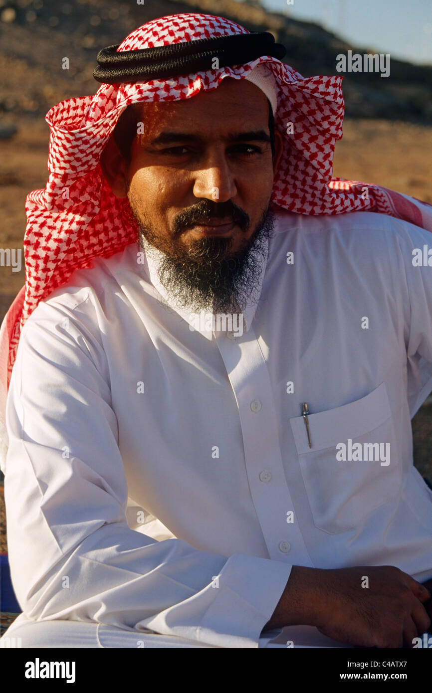 L'Arabie Saoudite. Un Saoudien en vêtements traditionnels Banque D'Images