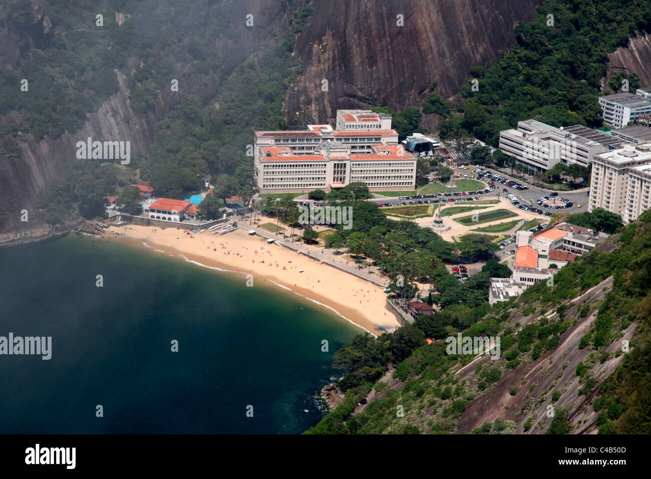 Urca est un quartier résidentiel traditionnel et riche avec près de 7 000 habitants (recensement de 2000) à Rio de Janeiro, Brésil. Ce qui est maintenant appelé le Forte São João, une base militaire au pied du Mont Sugarloaf, est l'endroit où la première colonie portugaise à Rio a été fondée par Estácio de Sá sur mars 1. 1567 Banque D'Images